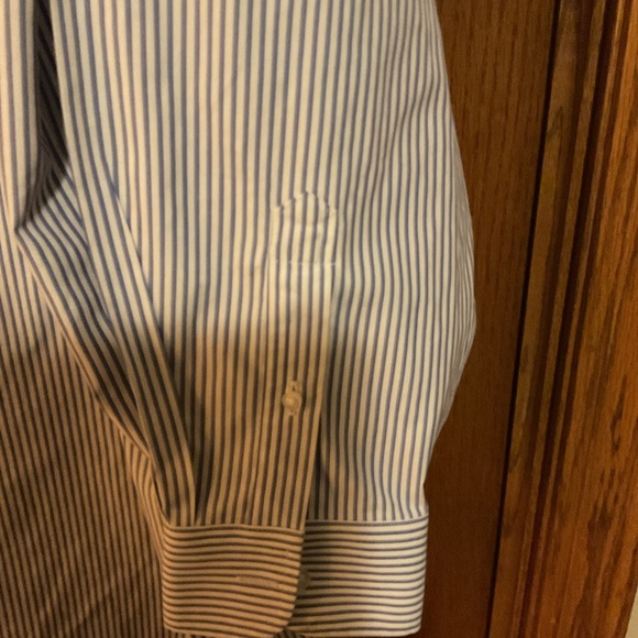 EUC Gold Label Roundtree Fitted Non-Iron Button-Down Collar Stripe Dress Shirt - Picture 4 of 4